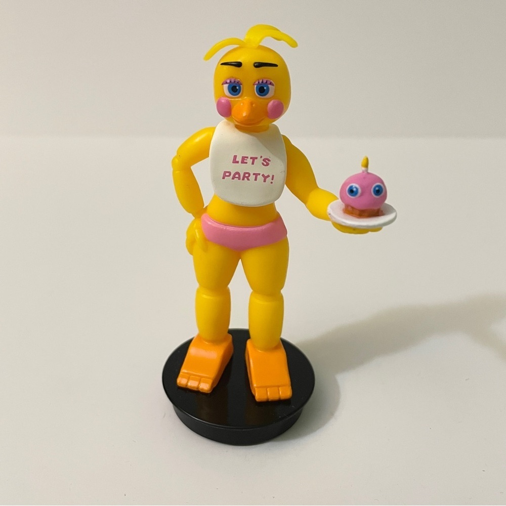 FNAF 2 Movie Toy Chica 4” Figure Theater Exclusive Golden Link